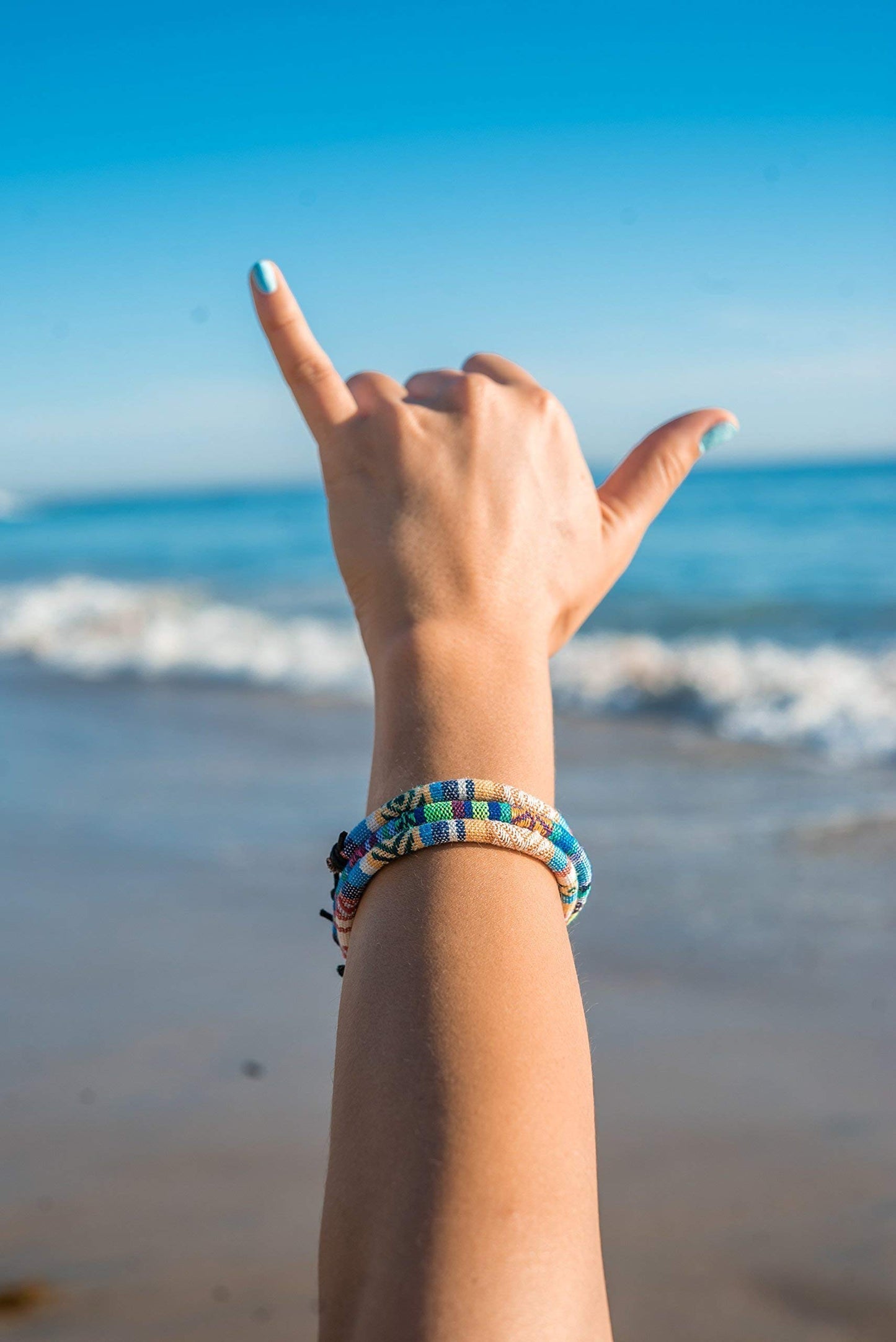 Made by Nami Pulsera Boho Surfer para Mujer y Hombre - Accesorios para Fiestas y de Playa - Hechos a Mano - 100% Resistente al Agua y Ajustable (Amarillo)