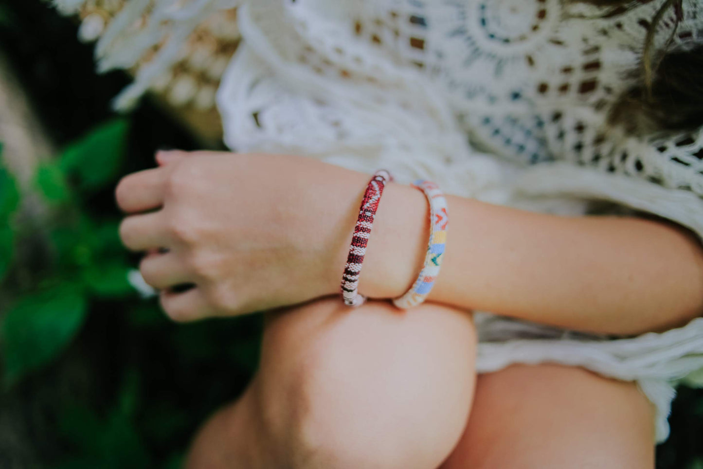 Made by Nami Pulsera Boho Surfer para Mujer y Hombre - Accesorios para Fiestas y de Playa - Hechos a Mano - 100% Resistente al Agua y Ajustable (Amarillo)